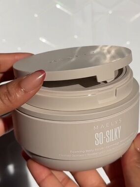 Maelys SO-SILKY Foaming Body Scrub with Dual Exfoliation System + Raspberry Oil